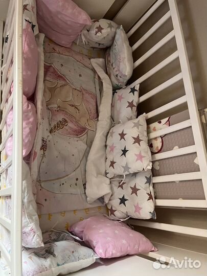 Детская кроватка с маятником