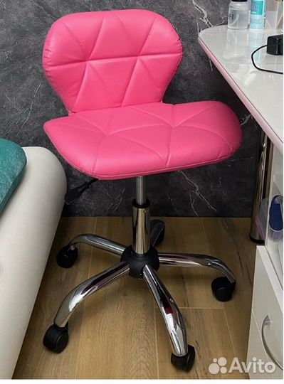 Ракушка на колесах стул