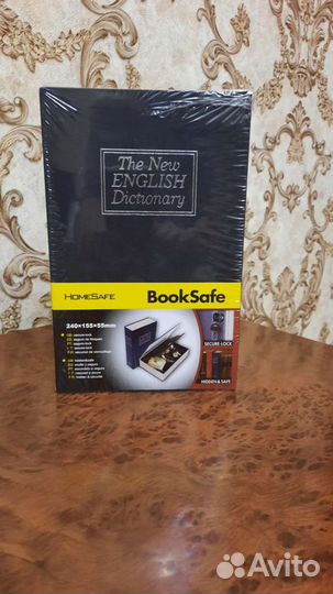 Сейф-шкатулка металл.в виде книги с ключом.Новый