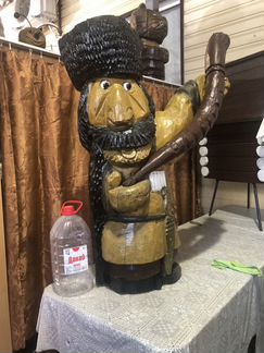 Фигурки из массива каштана