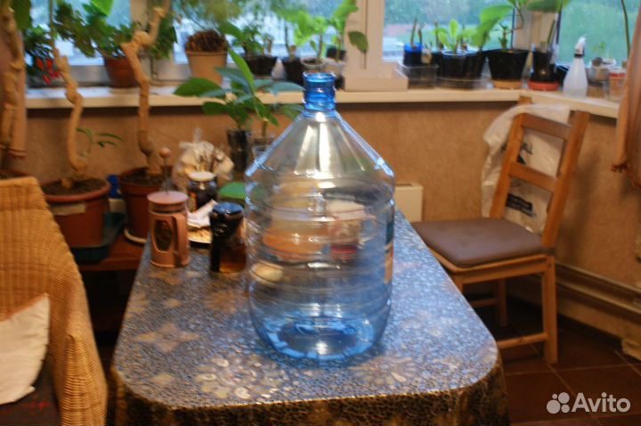 Бутылка 19 литров+помпа для 5 литровых бутылок