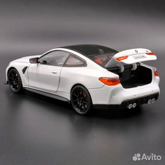 Машина металлическая BMW M4 Gt3 в масштабе 1/24