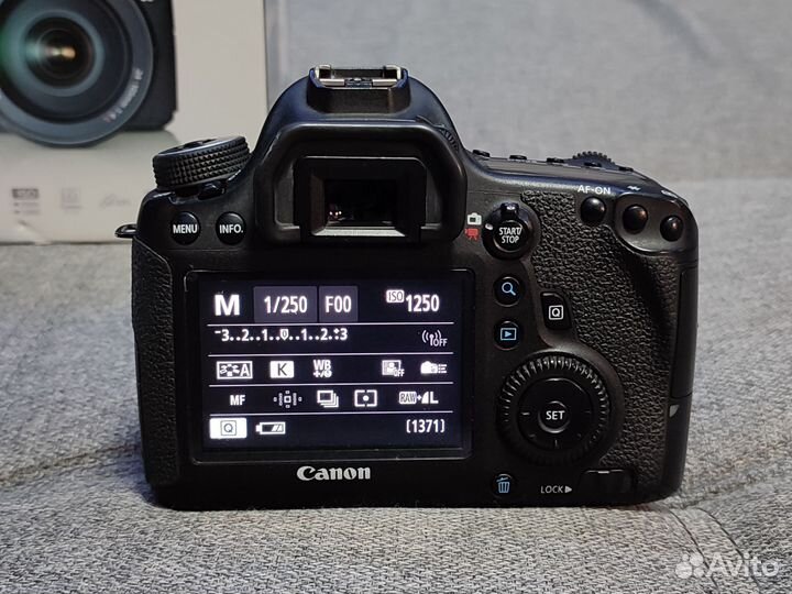 Зеркальный фотоаппарат Canon EOS-6D