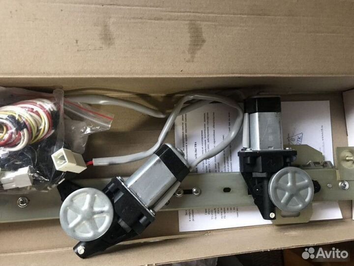 Стеклоподъемник передний правый