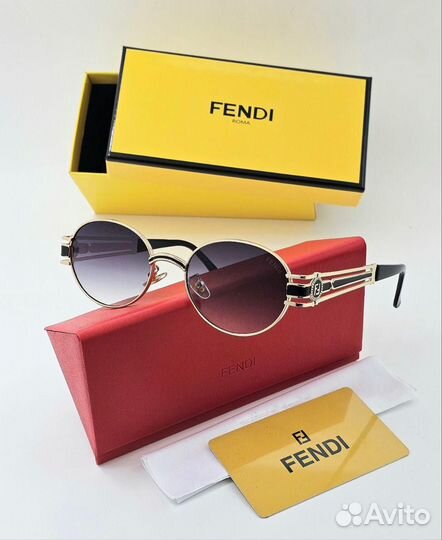 Солнцезащитные очки fendi