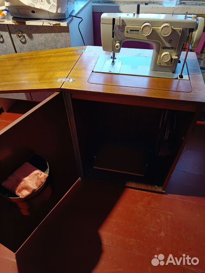 Продам швейную машинку бу