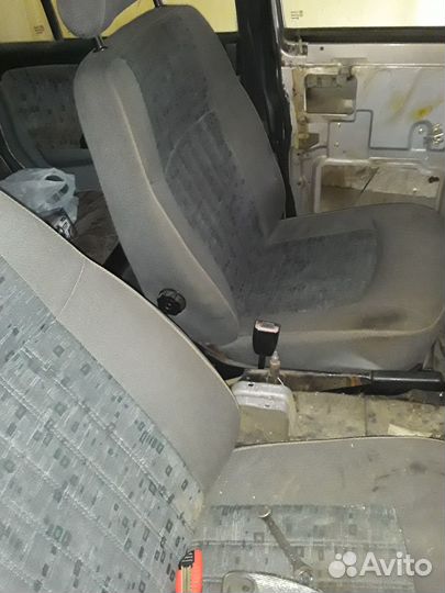 Волга 31105 ристайлинг Сиденья передние. Задние