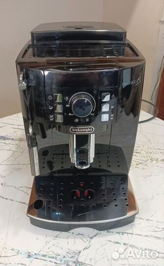 Кофемашина DeLonghi ecam 21.117.B
