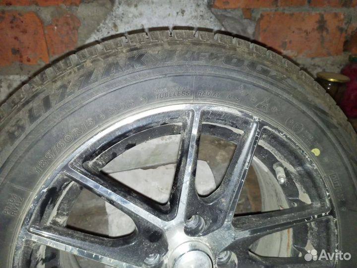 Bridgestone Blizzak Revo GZ 185/60 R15