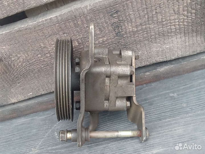 Насос гур на Mazda Premacy 2001