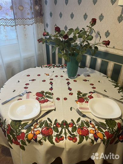 Льняная скатерть (винтаж), фоторамки, бамбук салф