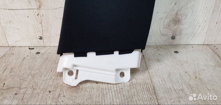 Обшивка стойки правая Toyota Rav4 V (XA50) 2.5