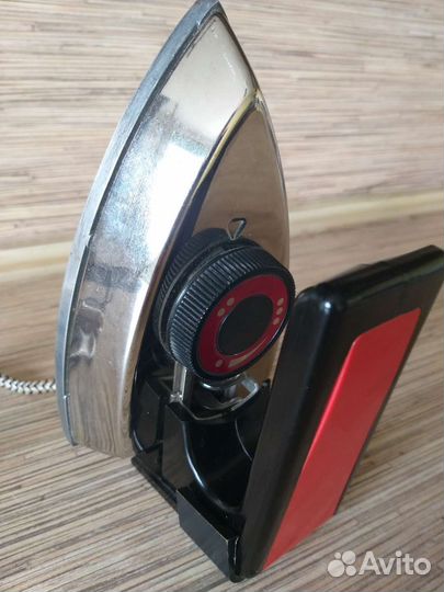 Утюг малогабаритный с терморегулятором.Новый.ссср
