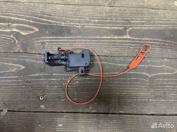 Активатор замка крышки бензобака Mercedes