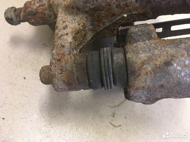 Суппорт передний правый Cruze 2009-2016