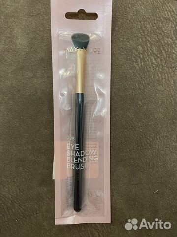 Кисточка для макияжа