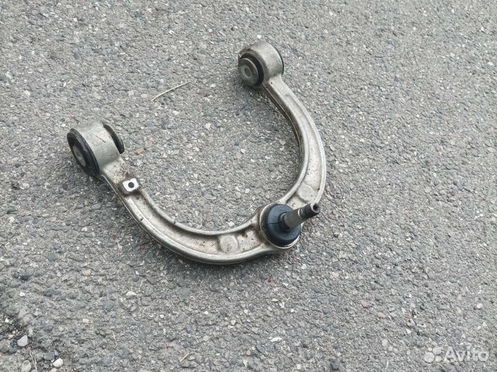 Рычаг передний верхний правый Mercedes-Benz