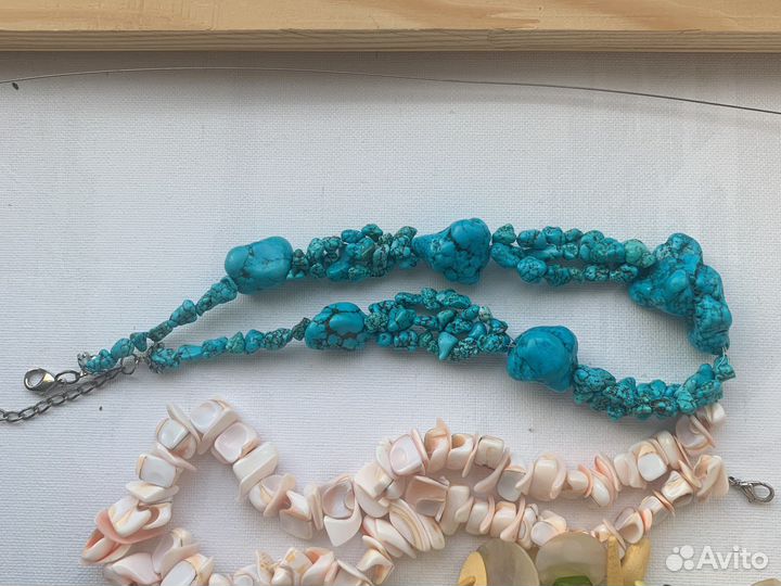 Украшения из натуральных камней и перламутра