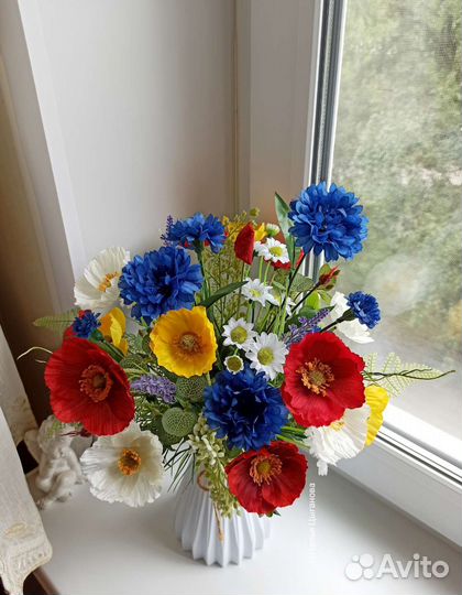 Летний букет из искусственных цветов и зелени