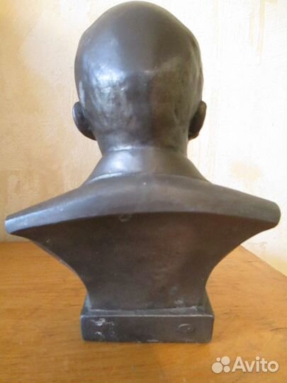 Бюсты вожди Ленин и Сталин