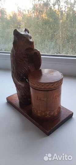 Резной медведь из дерева