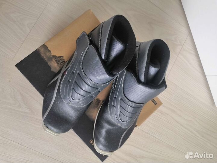 Лыжные ботинки