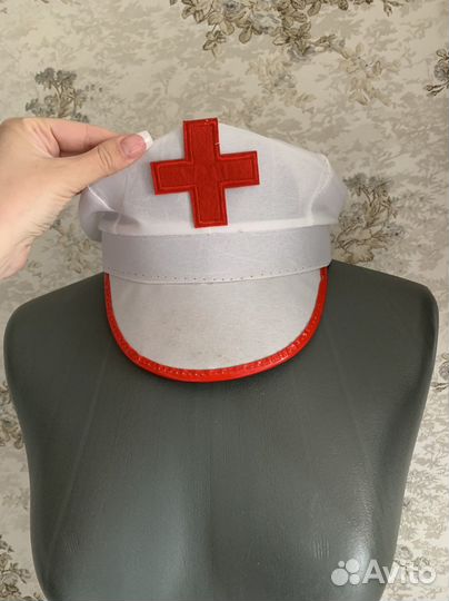 Фуражка полицейского, фуражка медсестры, каска