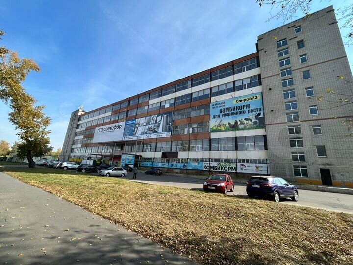 Здание, 13599 м²