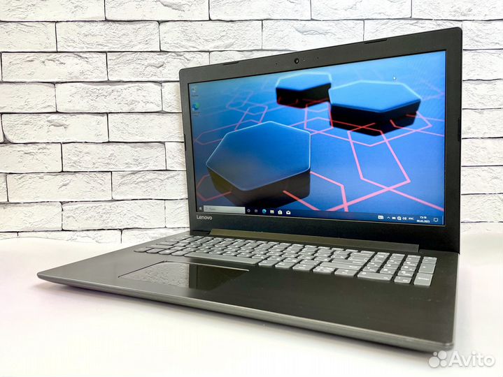 Ультрабук Lenovo на i3 + SSD для работы в офисе