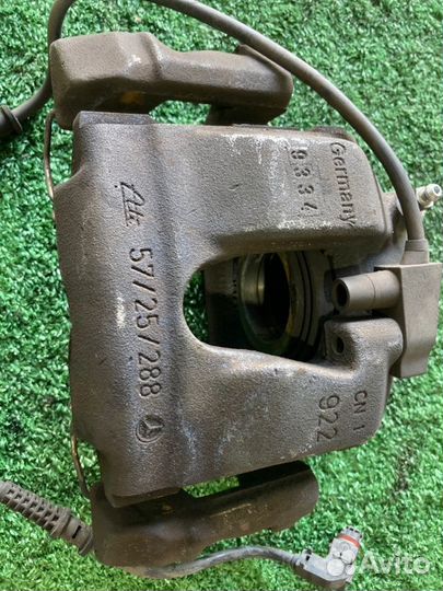 Суппорт передний правый Mercedes-Benz Clk-Class