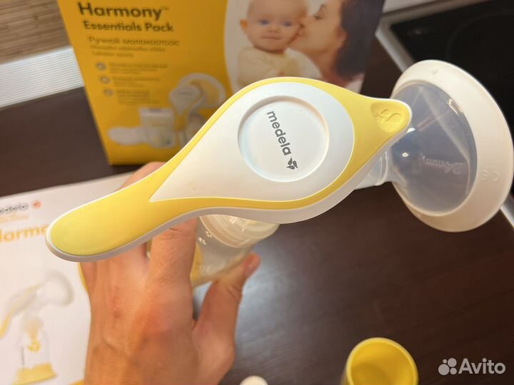 Молокоотсос ручной medela Harmony Essentials Pack