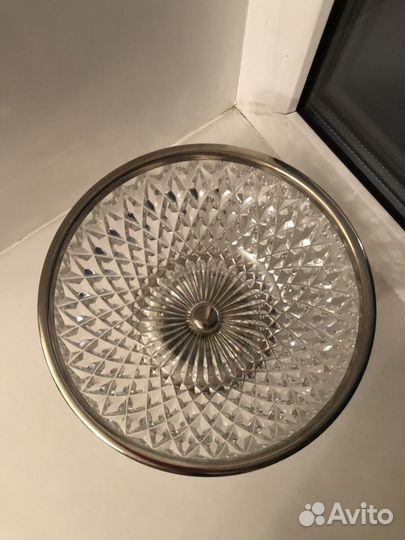 Продам хрустальную вазу