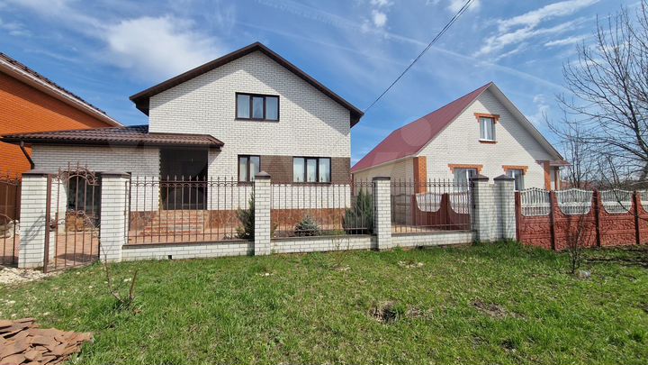 Дом 192,1 м² на участке 7,5 сот.