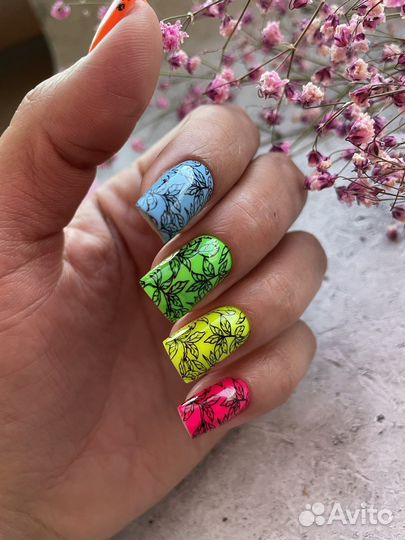 Педикюр с покрытием лаком