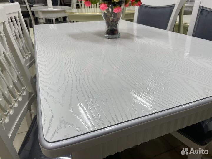 Стол обеденный белый