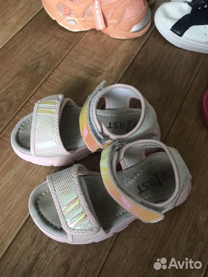 Обувь для девочки лето