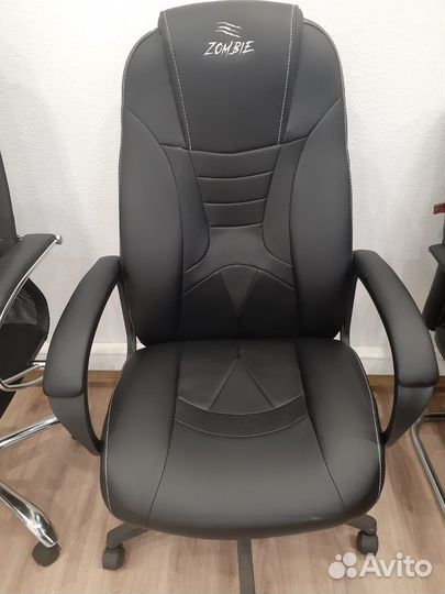 Офисное кресло