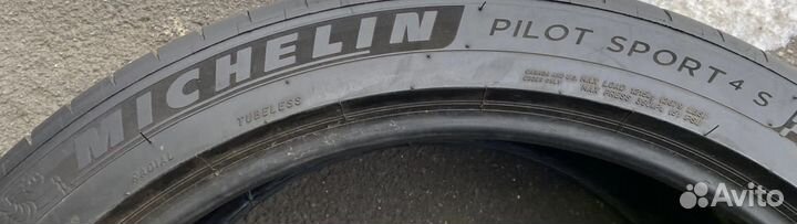 Michelin Pilot Sport 4 S 325/35 R23