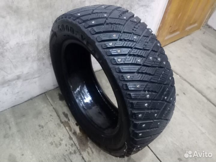 Goodyear Ultragrip Ice Arctic 225/55 R16