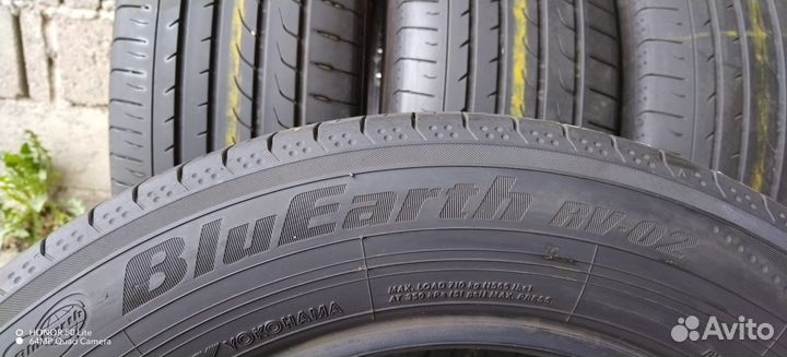Yokohama BluEarth RV-02 215/60 R17