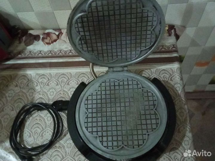 Электрическая вафельница