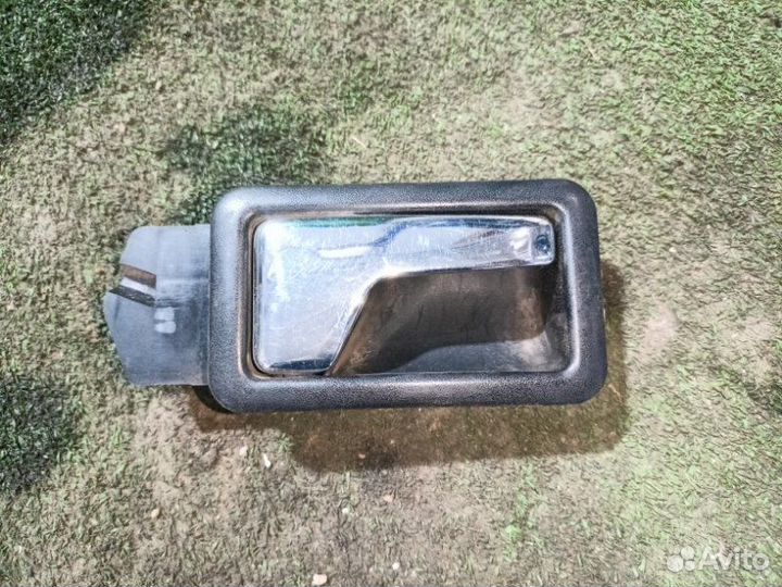 Ручка двери внутренняя передняя правая Audi 80 B3