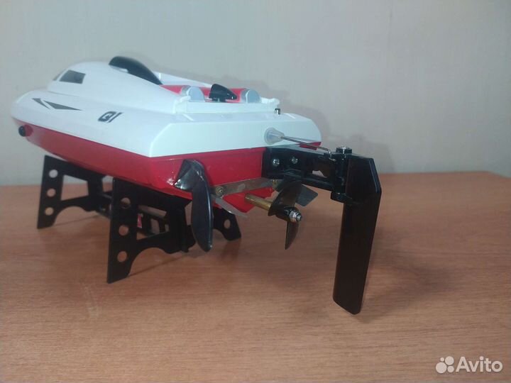 Радиоуправляемый катер Speedboat RTR syma-Q1