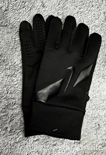 Разнообразные перчатки Nike для всех сезонов