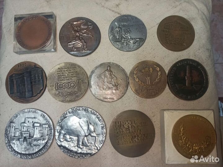 Настольная медаль