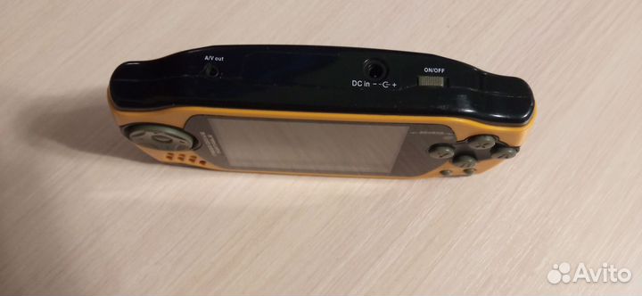 Игровая приставка со встроенными играми