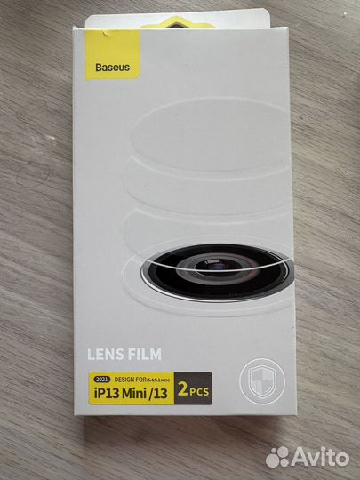 Защитные стекла на iPhone 13 mini