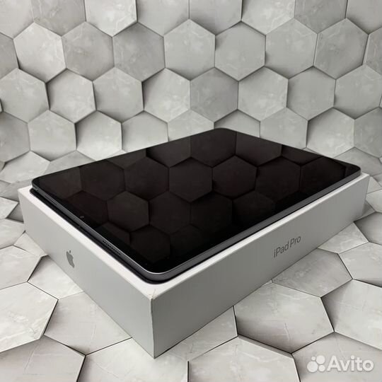 Отличный iPad Pro 12.9 6-Gen M2 256GB Wi-Fi