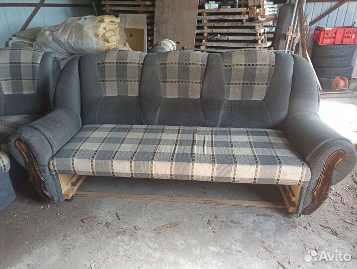 Продам угловой диван с креслом. Б/У