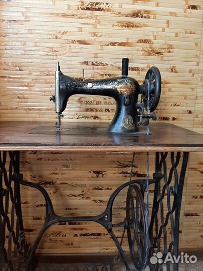Швейная машина Singer